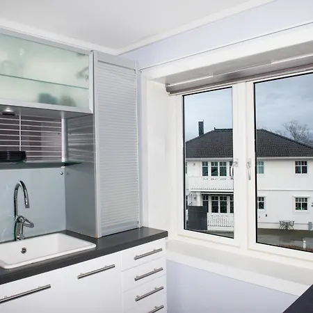Lägenhet Stilig Bolig I Rolig Nabolag